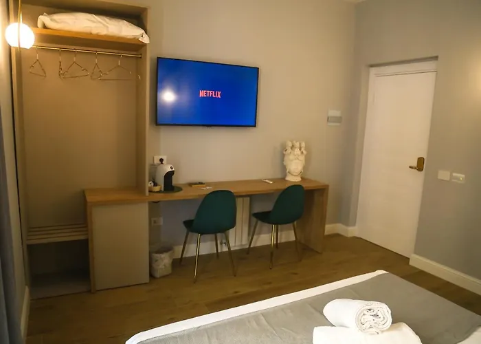 לינה וארוחת בוקר Krysos Luxury 4*